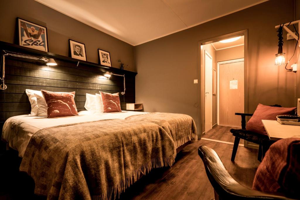 Кровать или кровати в номере Hotell Granen