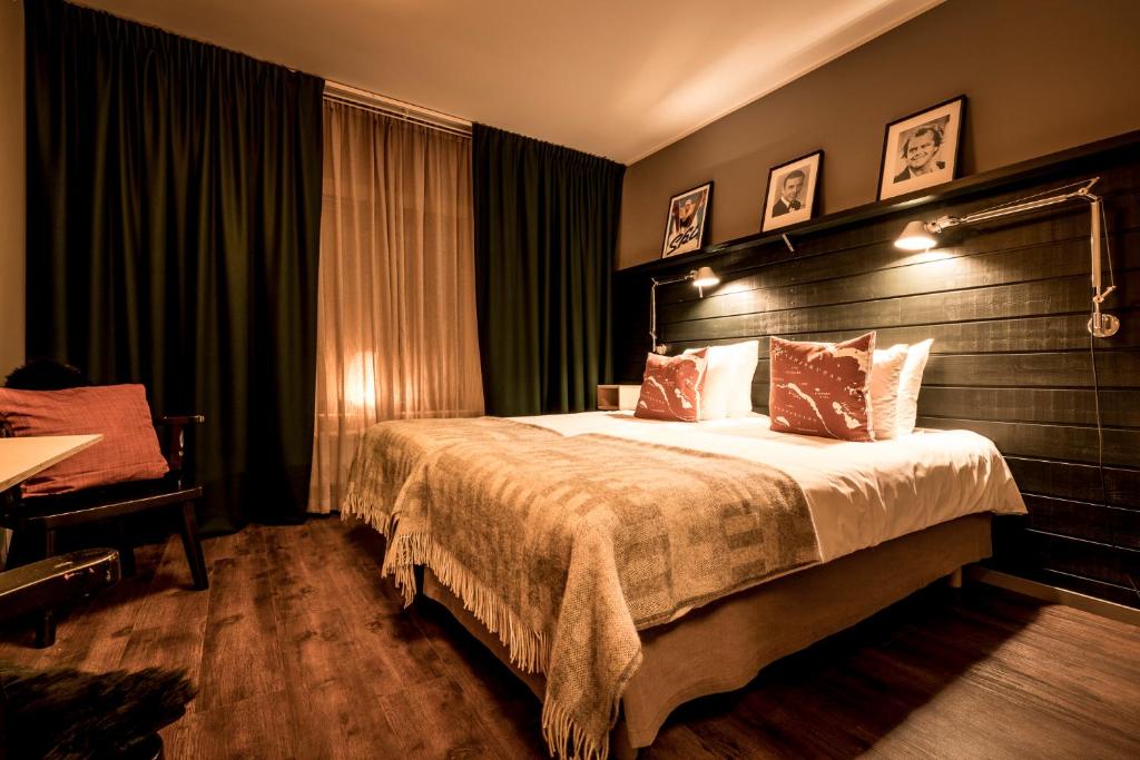 Кровать или кровати в номере Hotell Granen