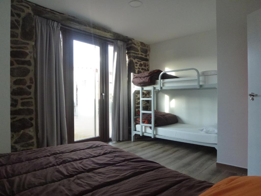 Postel nebo postele na pokoji v ubytování Albergue Monte Aro