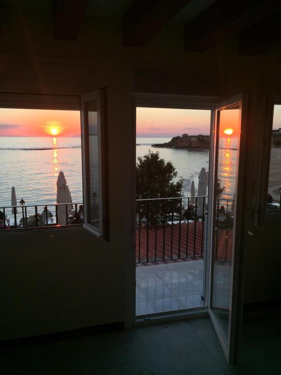 Casa con balcón y vistas al océano. en Sherry Playa, en El Puerto de Santa María