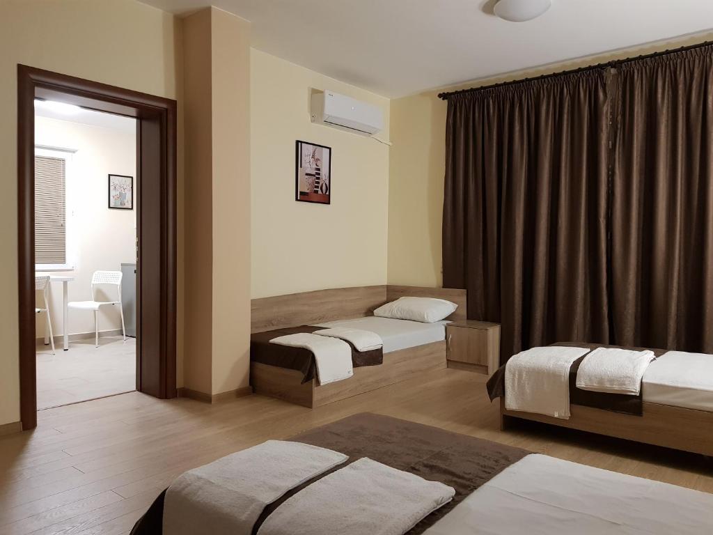 Ένα ή περισσότερα κρεβάτια σε δωμάτιο στο Twain Apart&Rooms