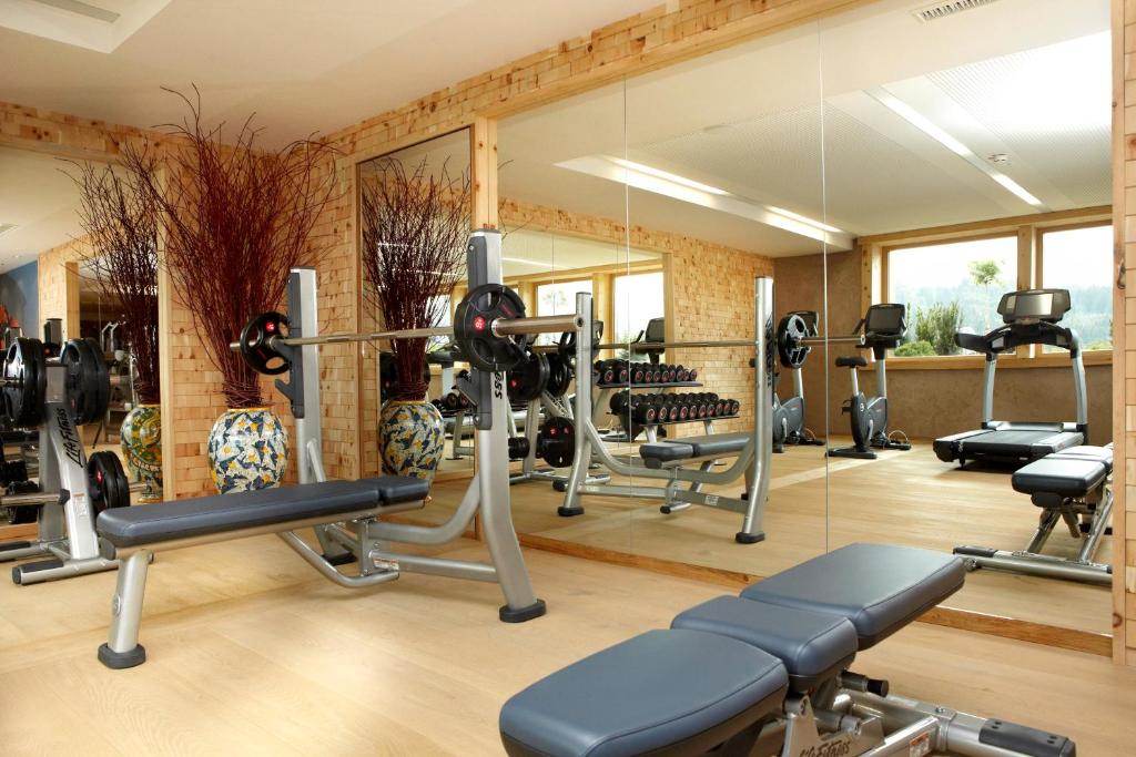 Spordikeskus ja/või sportimisvõimalused majutusasutuses Hotel Bergblick 5 Sterne
