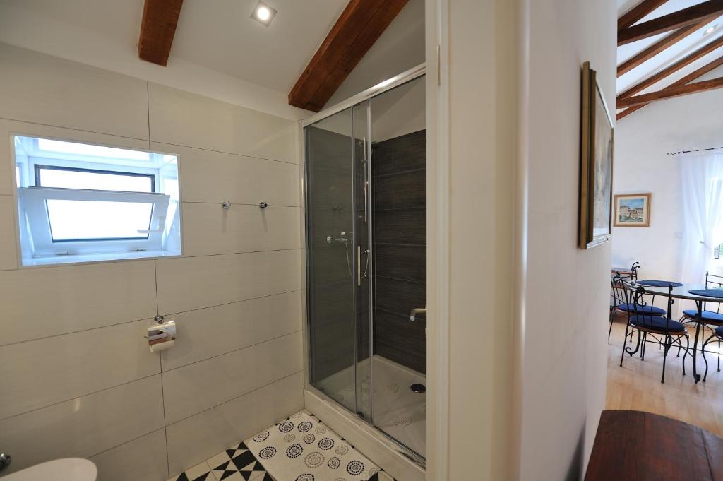 Kúpeľňa v ubytovaní Studio apartman u renesansnoj vili