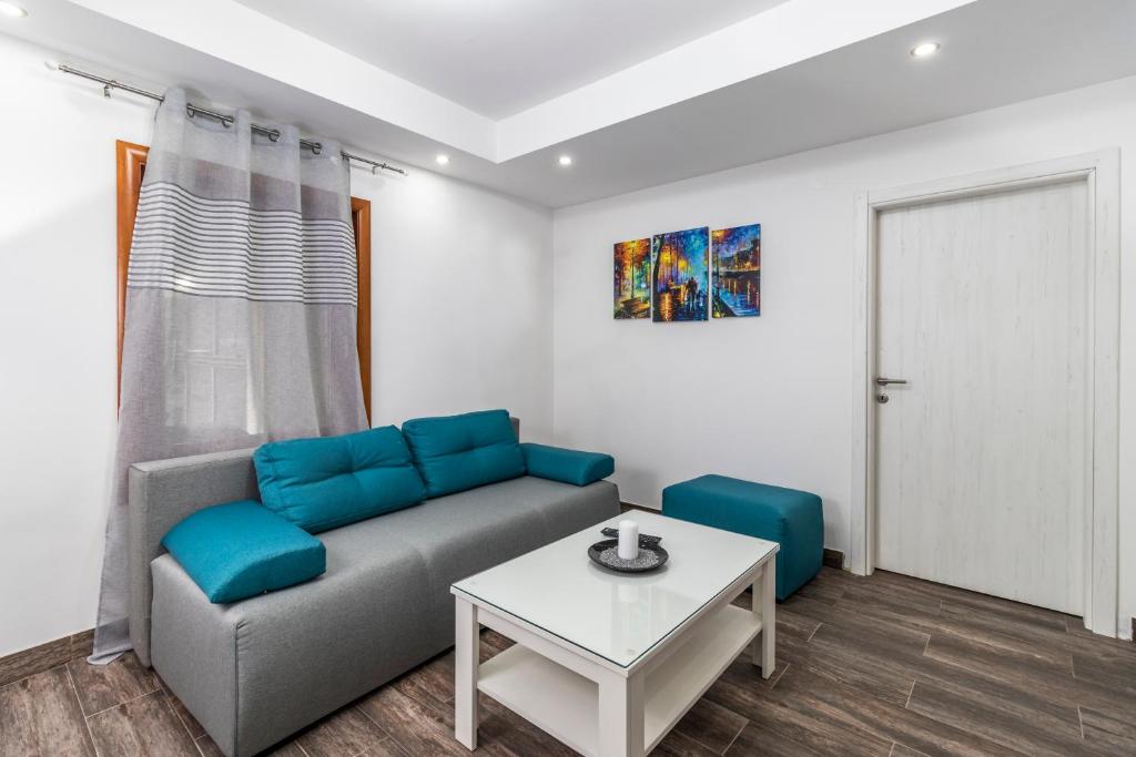 HOUSE OF SURPRISE - Suite 1 Chambre