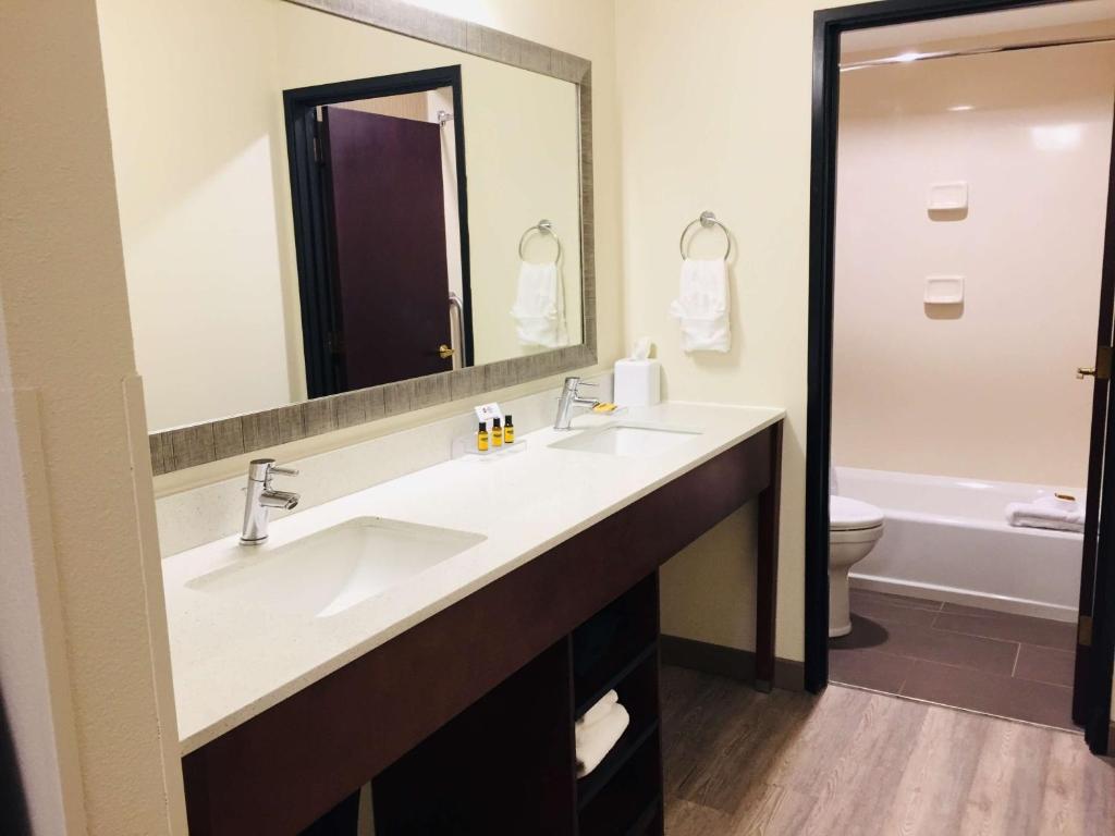 Best Western Plus Portland Airport Hotel & Suites photo