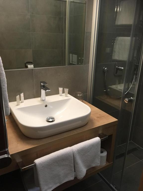 Koupelna v ubytování Sareza hotel