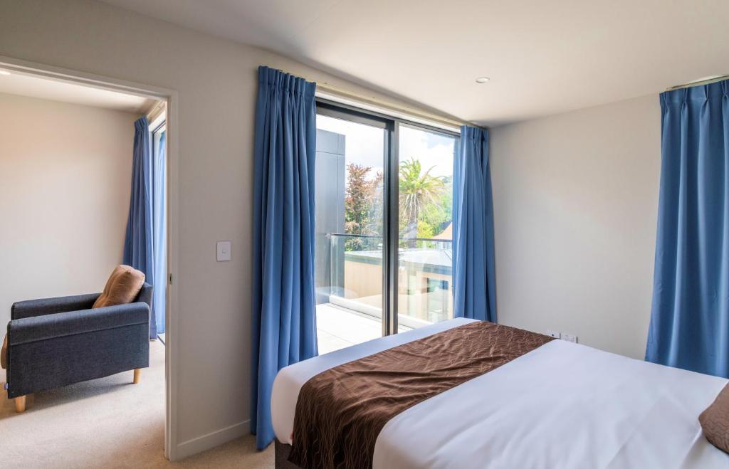 
Deluxe Two-Bedroom Suite with Free Secured Parking
