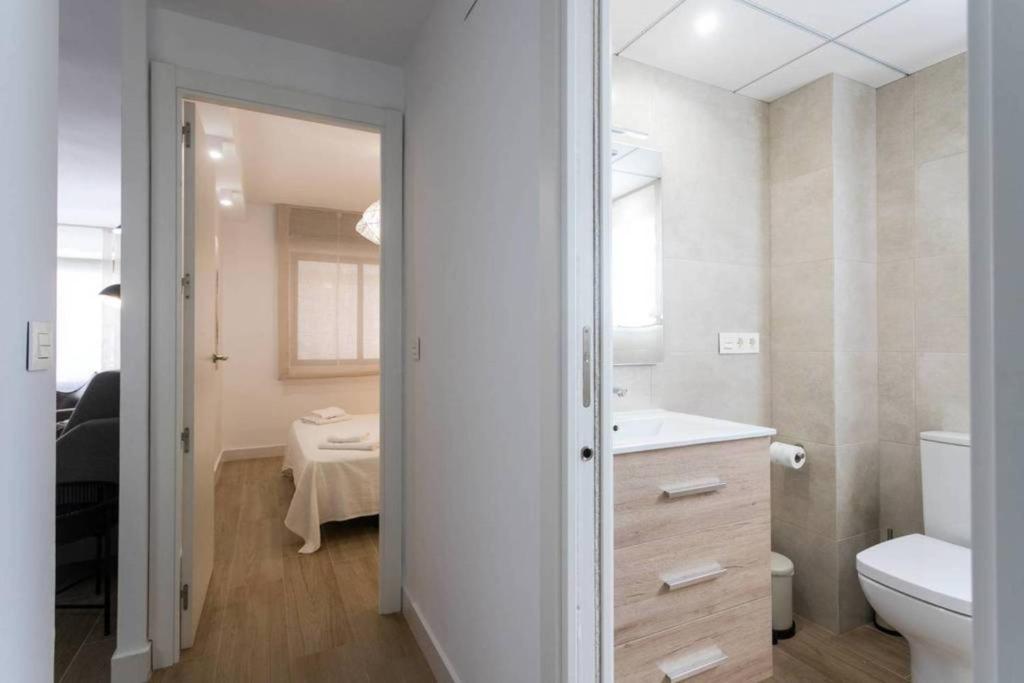 Koupelna v ubytování New San Juan beach apartment with AC