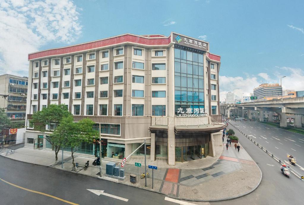 a large building on the corner of a street at Chengdu Jiuzhaigou Hotel in Chengdu