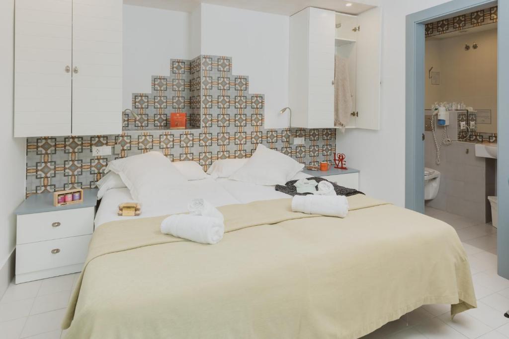 Postel nebo postele na pokoji v ubytování Hostal Gravina