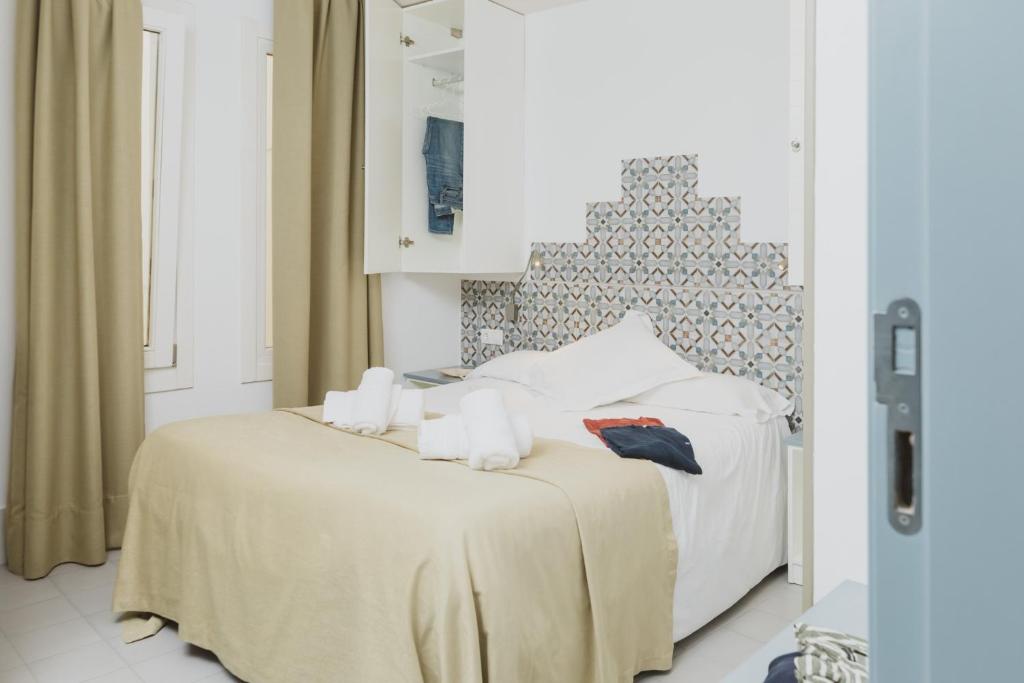Postel nebo postele na pokoji v ubytování Hostal Gravina