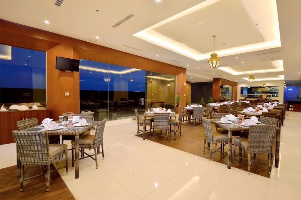 Restaurace v ubytování The Atrium Hotel & Resort Yogyakarta