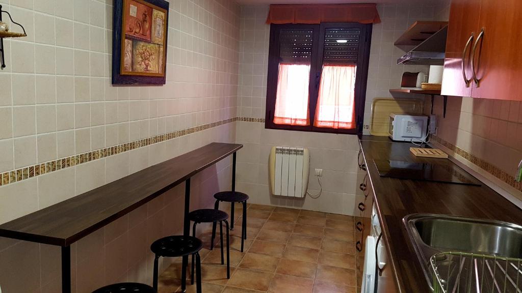 A kitchen or kitchenette at Piso Don Mateo en Sierra de Gredos