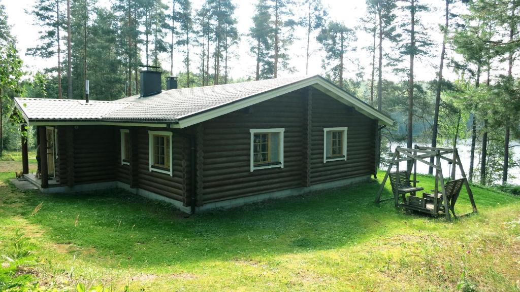a small cabin in the middle of a field at Loma-Pälsilä lakeside villa in Kuhmoinen