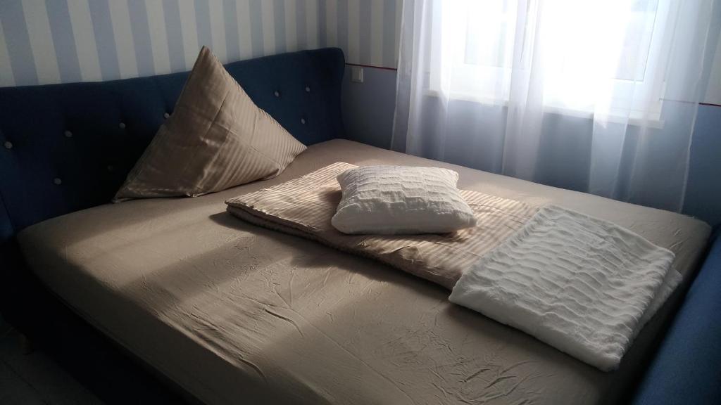 Postel nebo postele na pokoji v ubytování Ferienwohnungen direkt am See