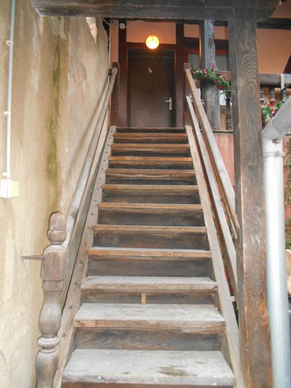 a set of stairs leading up to a door at La cour des meuniers - le Froment et l&#39;Epeautre in Kaysersberg