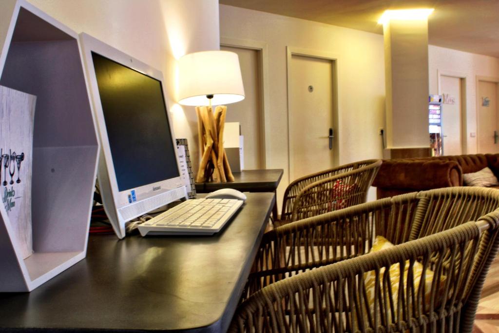 TV a/nebo společenská místnost v ubytování Hotel Vista Odin