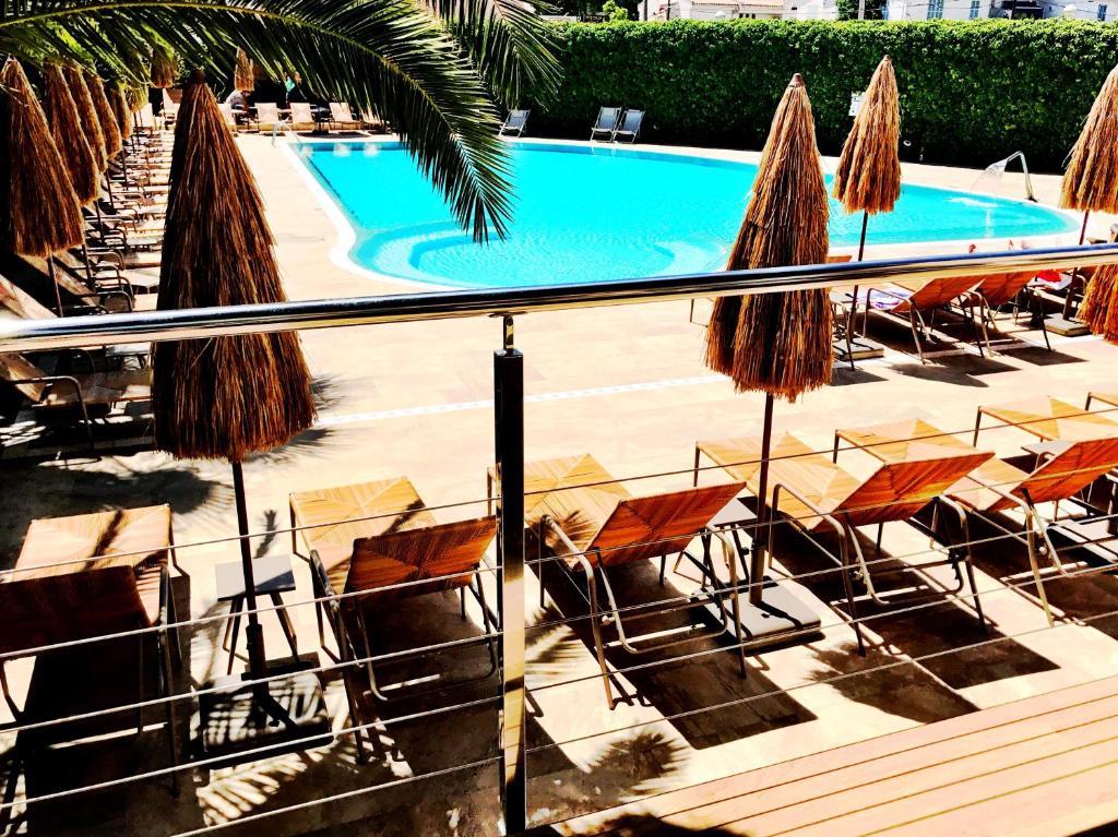 a view of a swimming pool with chairs and umbrellas at Hotel Vista Odin in Playa de Palma