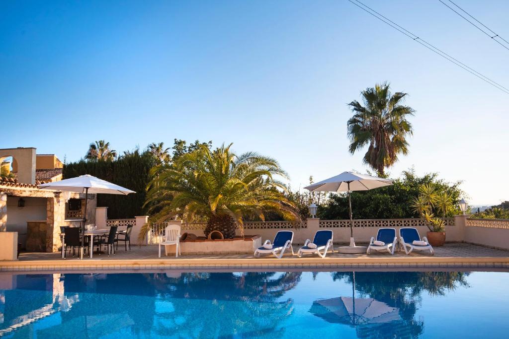 Bazén v ubytovaní Villa Heno, Beautiful detached villa with large private pool - by Holiday Rentals Villamar alebo v jeho blízkosti