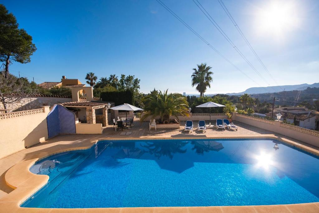 Bazén v ubytovaní Villa Heno, Beautiful detached villa with large private pool - by Holiday Rentals Villamar alebo v jeho blízkosti