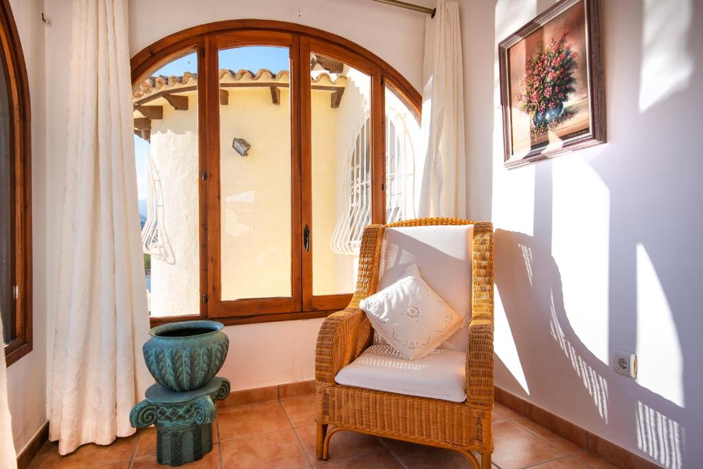 Posedenie v ubytovaní Villa Heno, Beautiful detached villa with large private pool - by Holiday Rentals Villamar