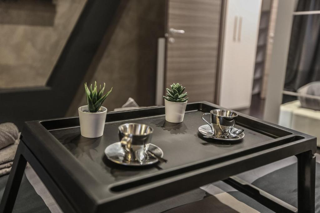 Príslušenstvo na prípravu kávy alebo čaju v ubytovaní Stylish Apartment Near Duomo