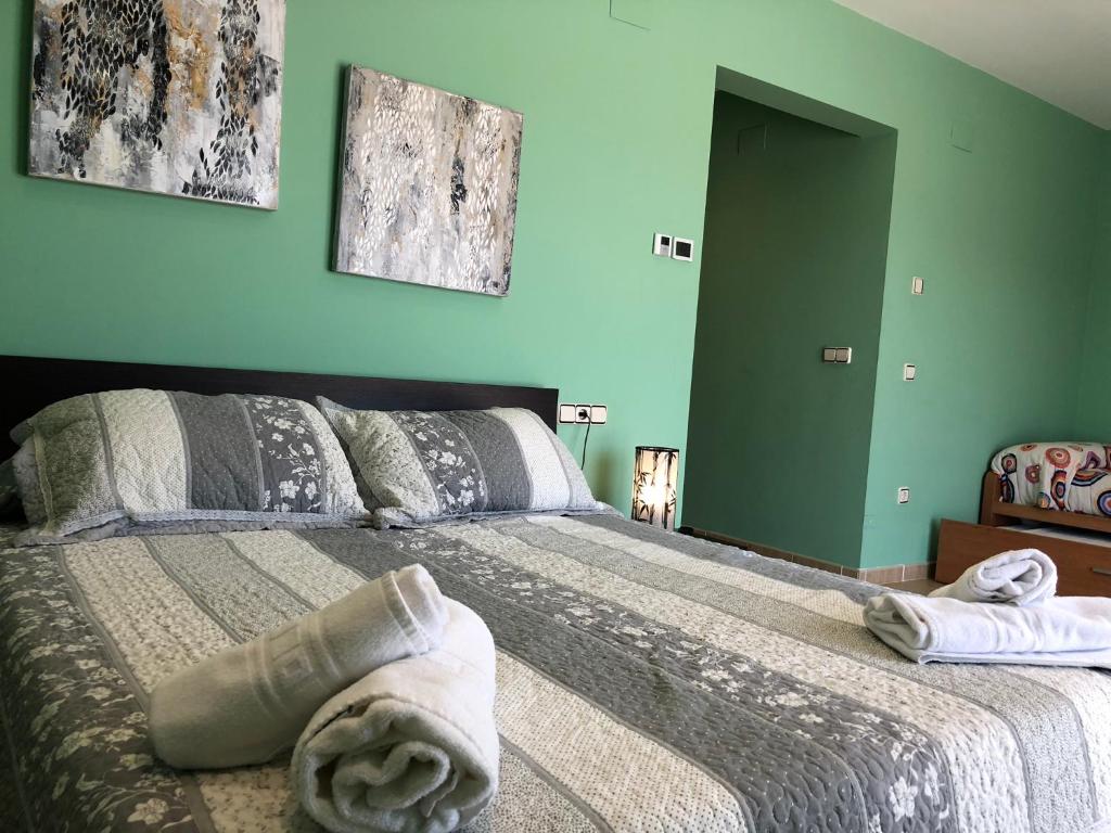 A bed or beds in a room at Casa Rural El Coscojar
