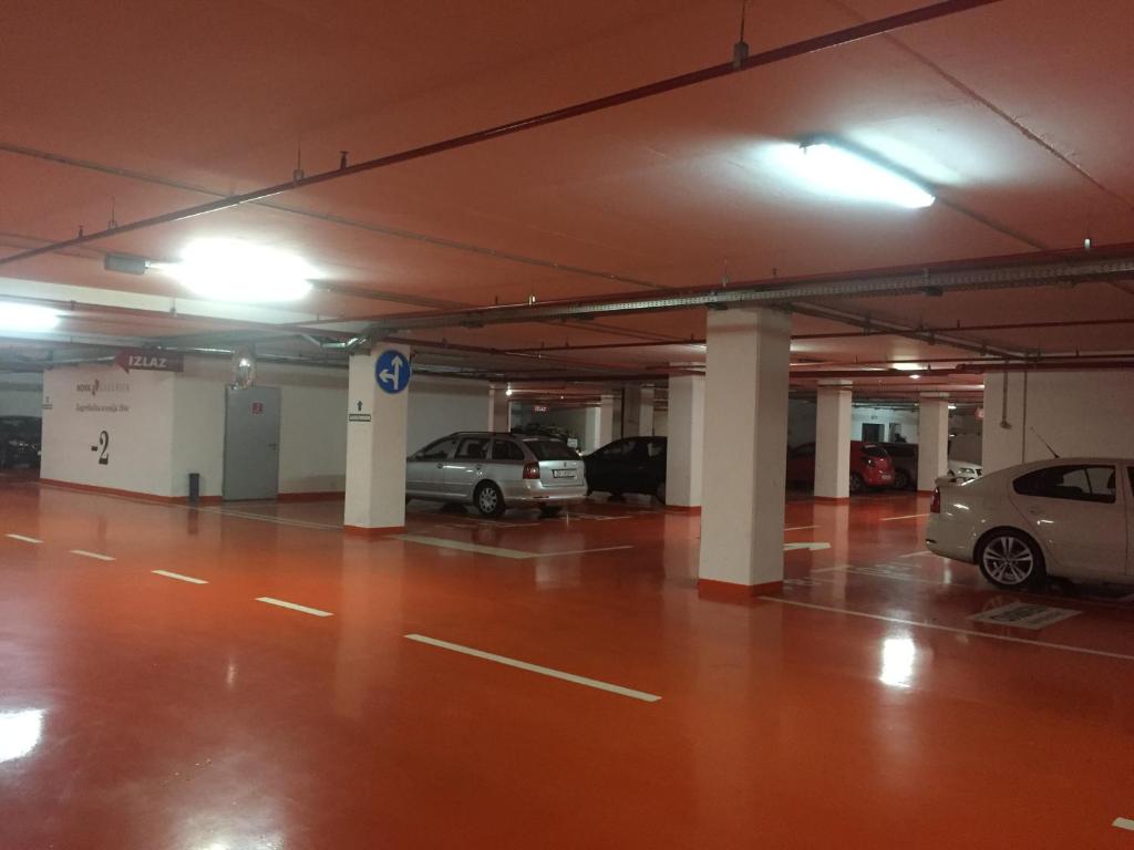 Zdjęcie z galerii obiektu Nova galerija Ema- parking in garage w Zagrzebiu