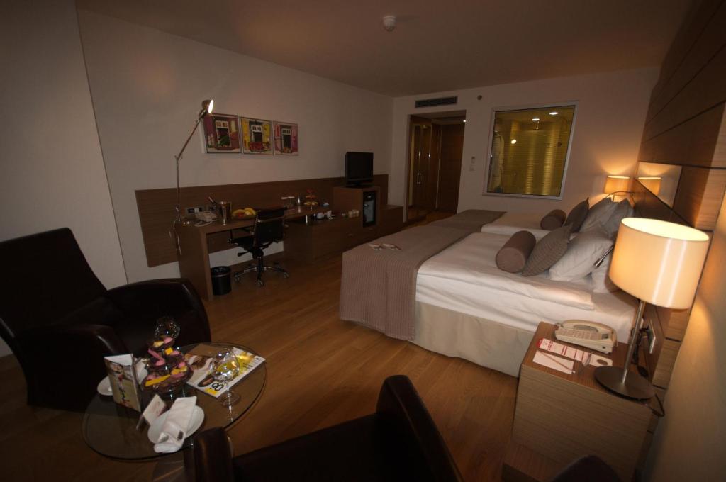 Postel nebo postele na pokoji v ubytování CPAnkara Hotel