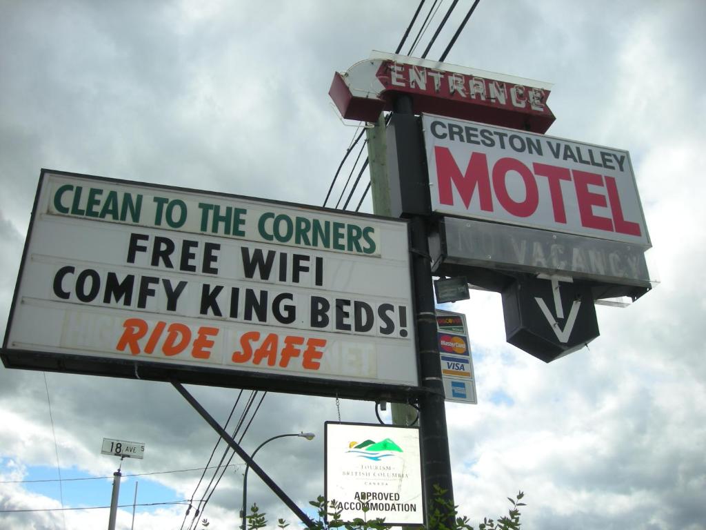 Certifikát, hodnocení, plakát nebo jiný dokument vystavený v ubytování Creston Valley Motel