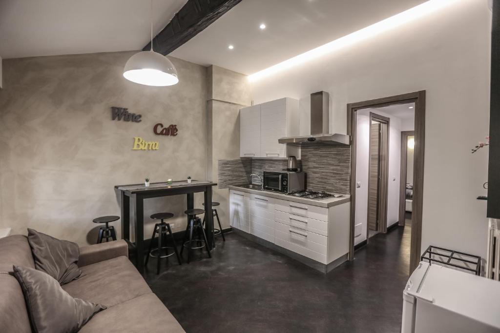 Kuchyňa alebo kuchynka v ubytovaní Stylish Apartment Near Duomo