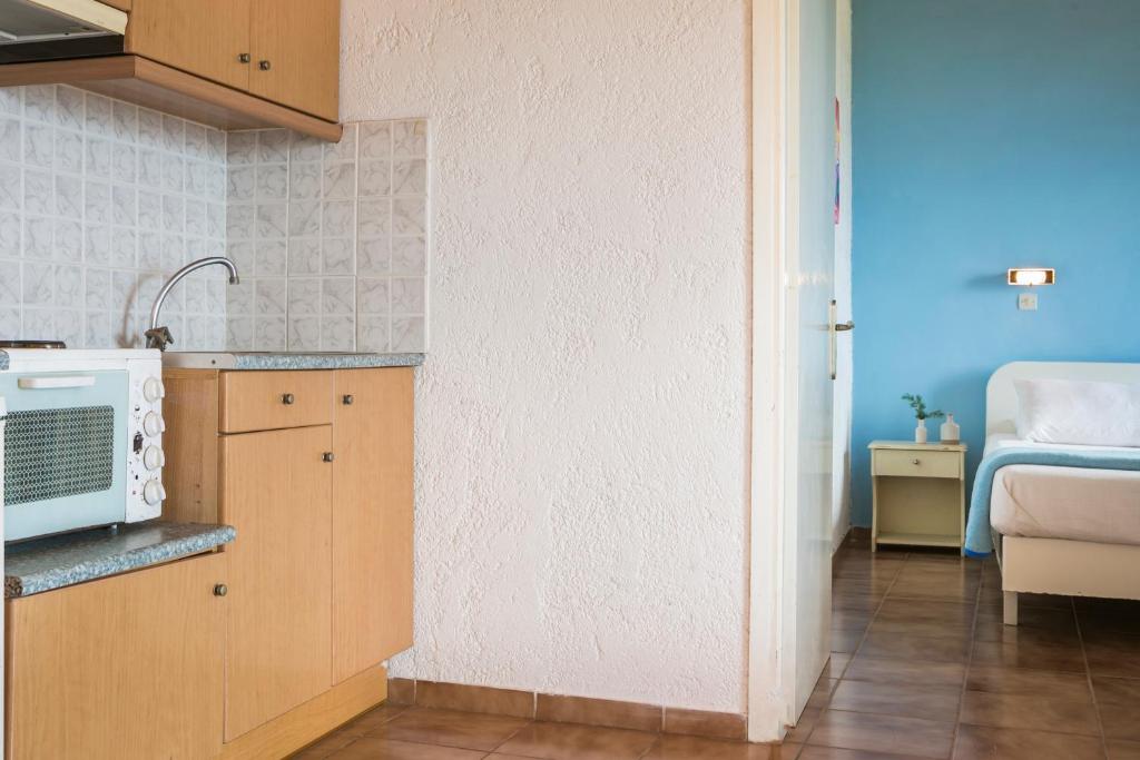 Kuchyň nebo kuchyňský kout v ubytování Metaxatos Apartments