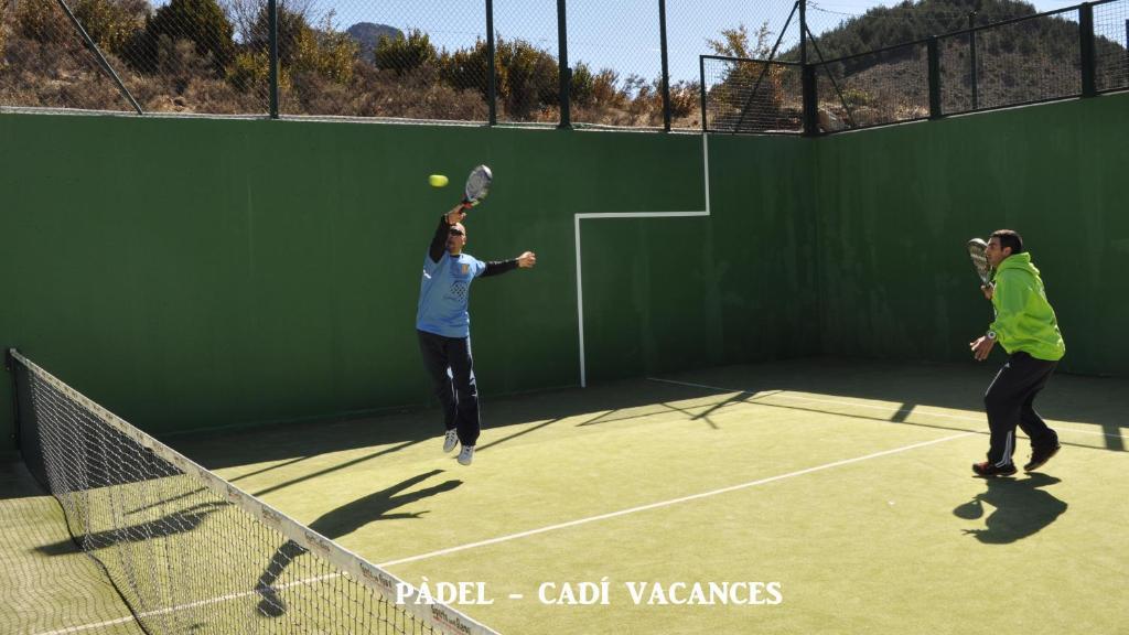Tenis a/nebo squash v ubytování Camping Cadí Vacances & Spa nebo okolí