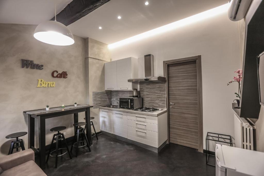 Kuchyňa alebo kuchynka v ubytovaní Stylish Apartment Near Duomo