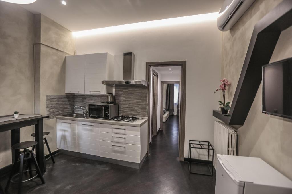 Kuchyňa alebo kuchynka v ubytovaní Stylish Apartment Near Duomo