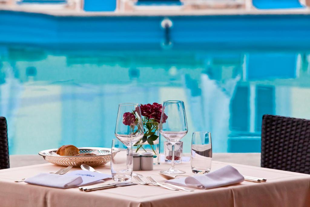Hotel Delfino Lugano italokat is kínál