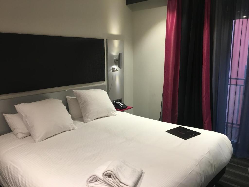Postel nebo postele na pokoji v ubytování Hôtel Boutique Richelieu, Lyon Gare Part-Dieu