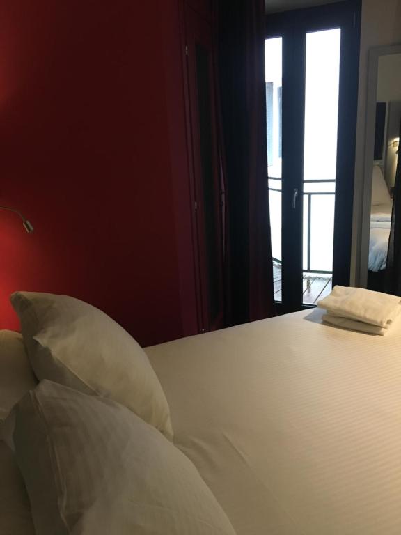Postel nebo postele na pokoji v ubytování Hôtel Boutique Richelieu, Lyon Gare Part-Dieu