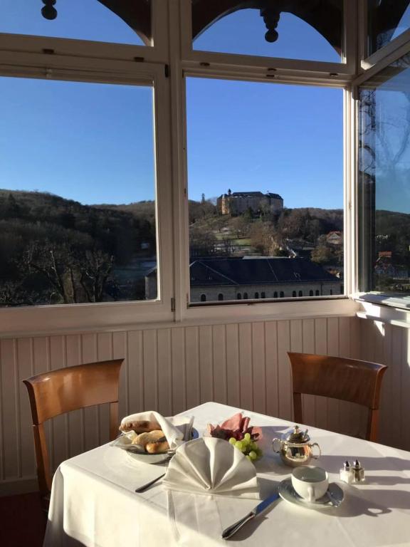 Nespecifikovaný výhled na hory nebo výhled na hory při pohledu z hotelu