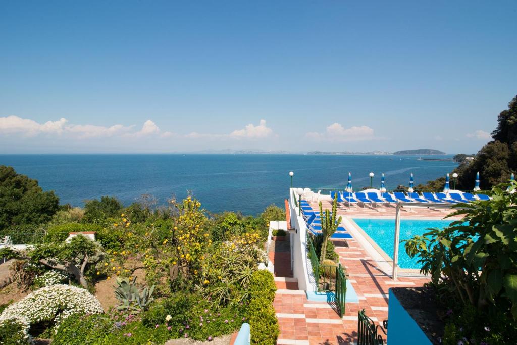 Piscina di Hotel Bagnitiello o nelle vicinanze