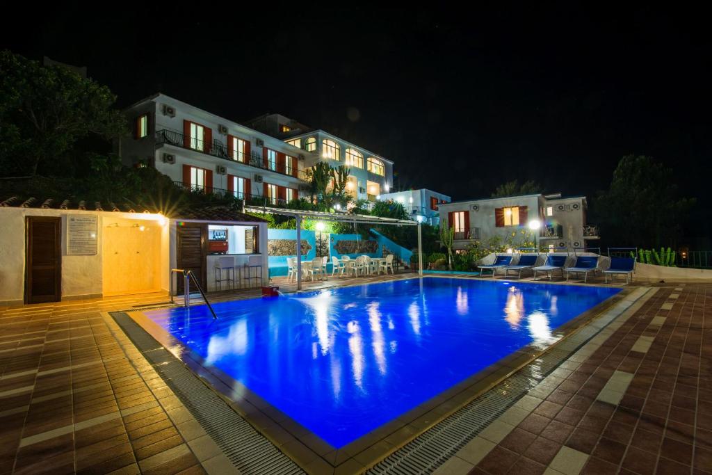 Piscina di Hotel Bagnitiello o nelle vicinanze