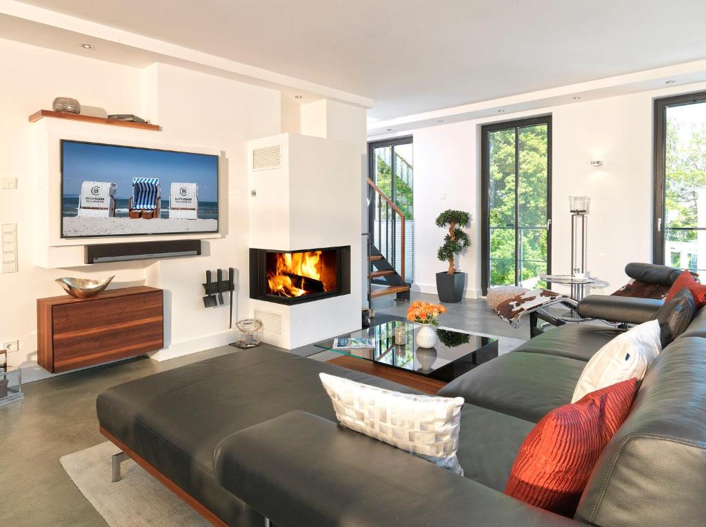 Μια τηλεόραση ή/και κέντρο ψυχαγωγίας στο Paradise Cloud*****