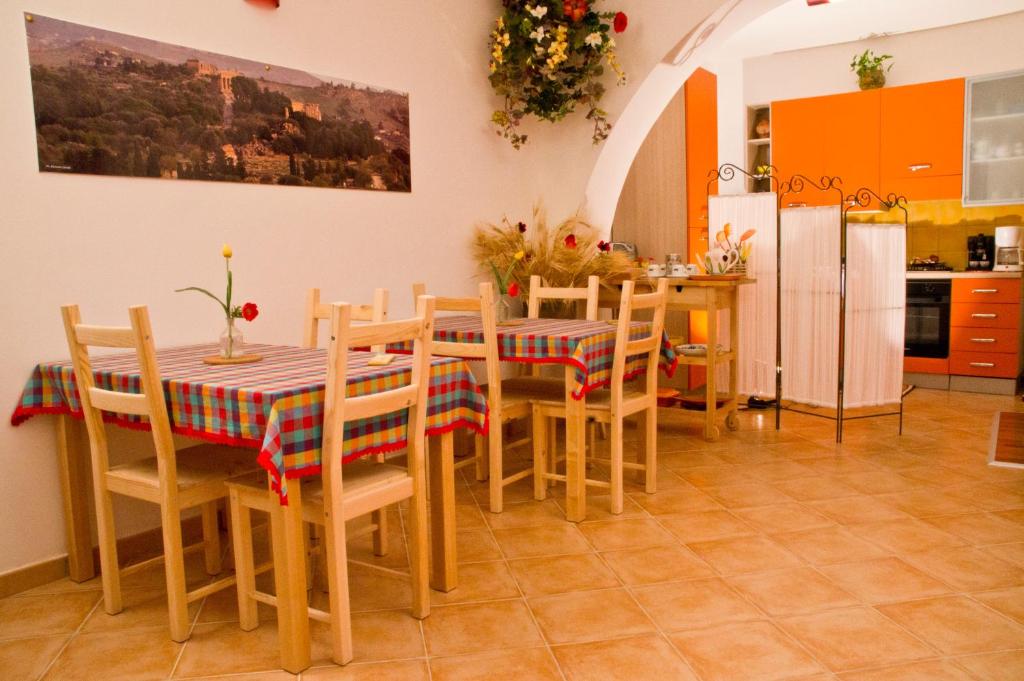 Kuchyň nebo kuchyňský kout v ubytování B&B Liolà