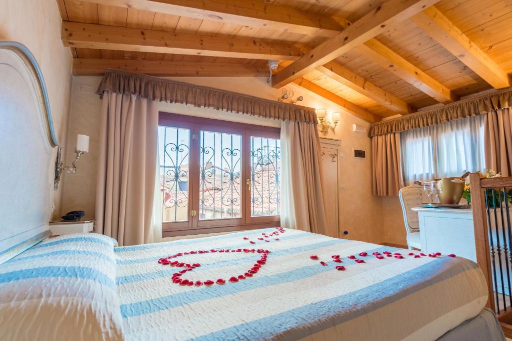 Postel nebo postele na pokoji v ubytování Hotel Mercurio