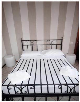 A bed or beds in a room at B&B Smeraldo Airport