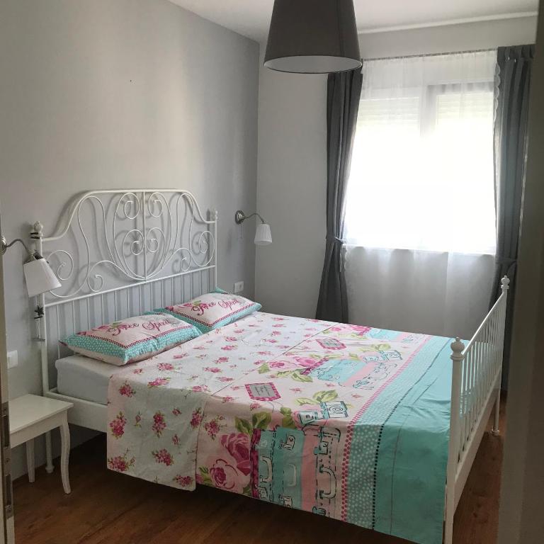 Posteľ alebo postele v izbe v ubytovaní Apartmani Maksan