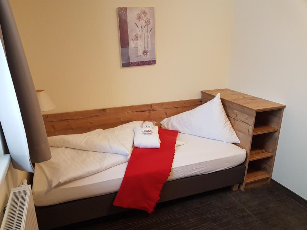 A bed or beds in a room at Hotel Pariente