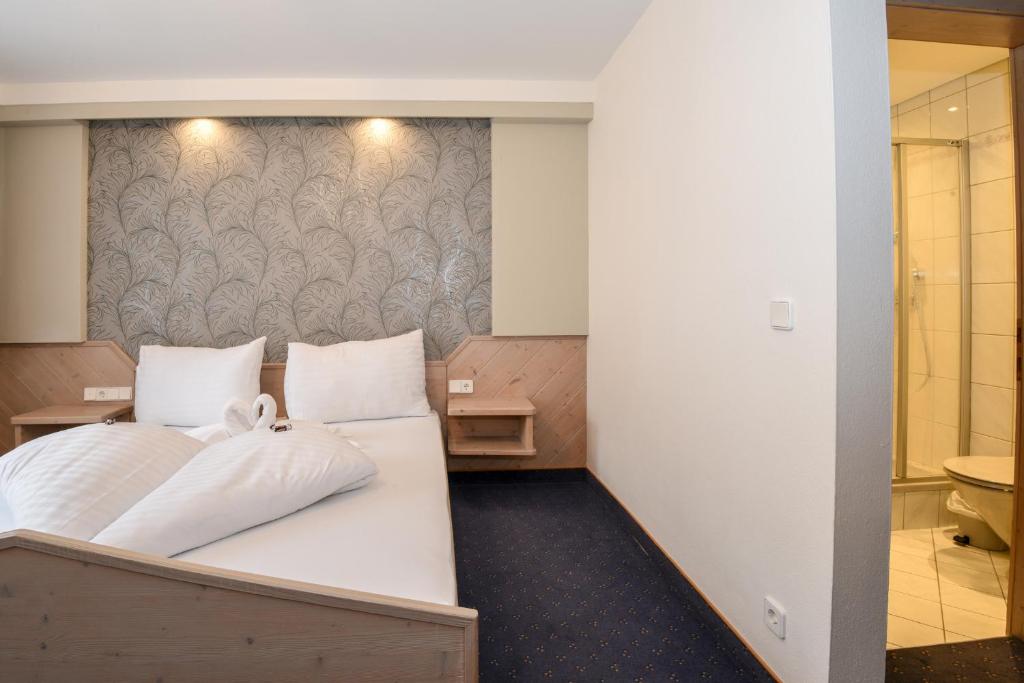 Postel nebo postele na pokoji v ubytování Golf & Skipension Krug
