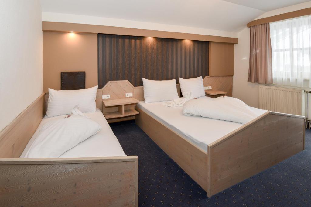 Postel nebo postele na pokoji v ubytování Golf & Skipension Krug