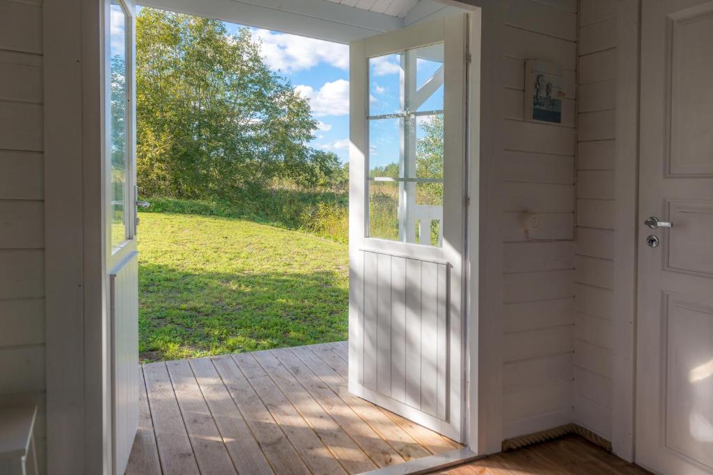 Zahrada ubytování Cozy Summerhouse in Nasva